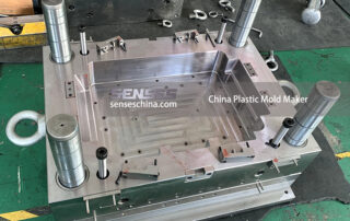 China Plastic Mold Maker