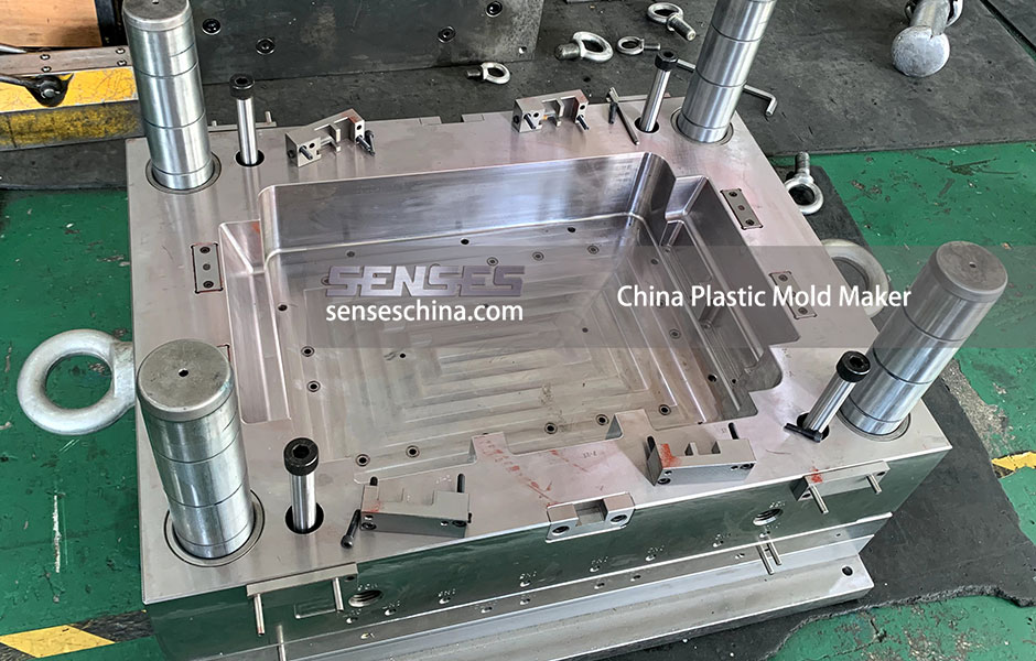 China Plastic Mold Maker
